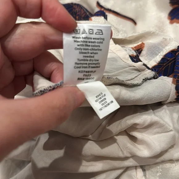 Draper James Stretchy Floral Dress WITH POCKETS - Picture 6 of 7